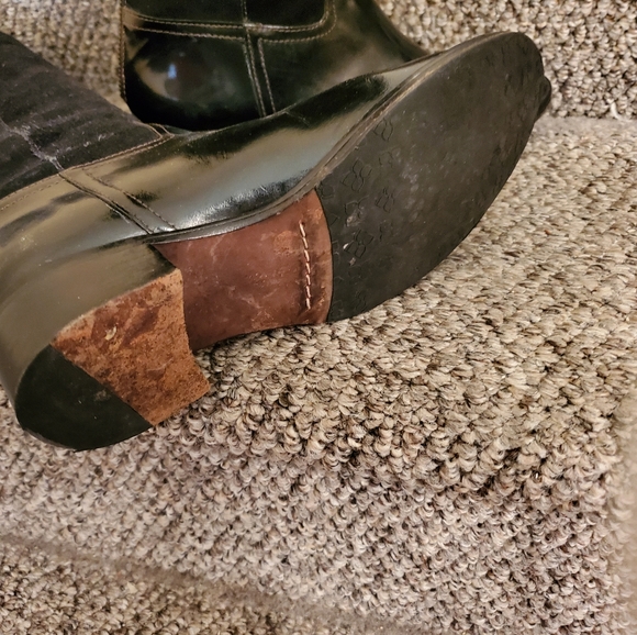 BCBG MAXAZRIA leather and suede riding boots. Gorgeous. In great condition. - Picture 4 of 4
